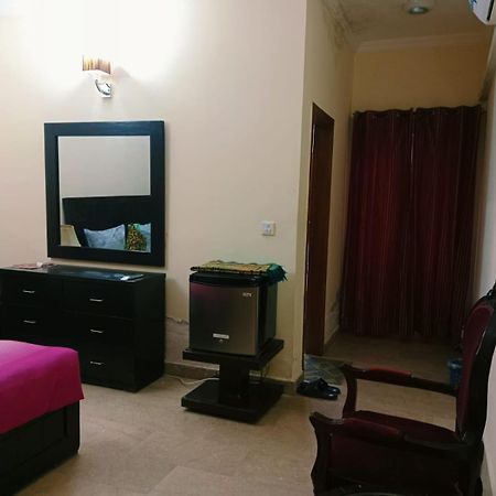 Royal Galaxy Bed & Breakfast Islamabad - For Families Only Экстерьер фото