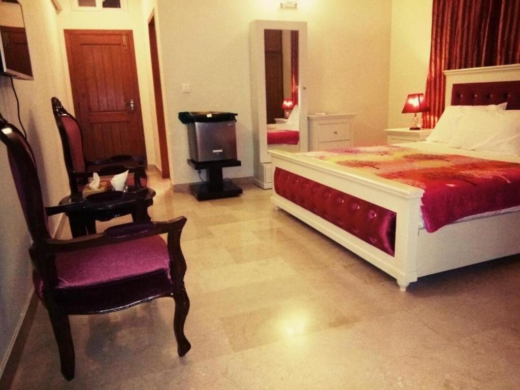 Royal Galaxy Bed & Breakfast Islamabad - For Families Only Экстерьер фото