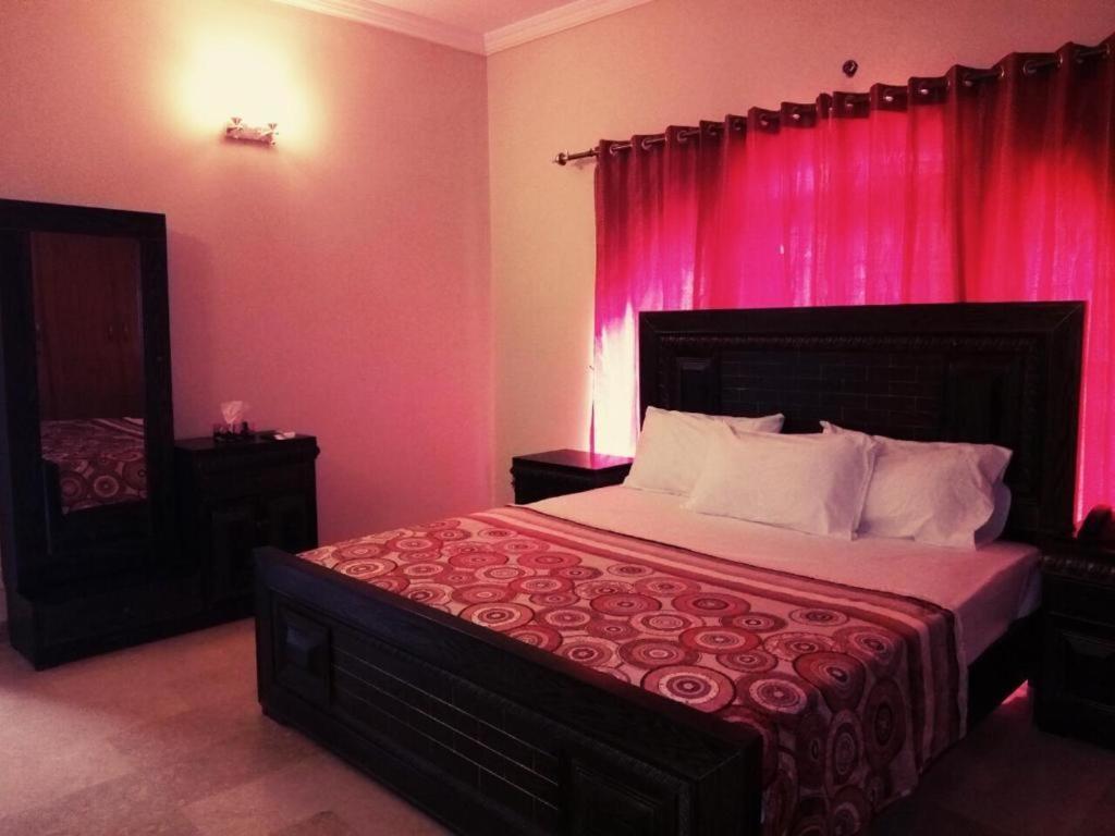 Royal Galaxy Bed & Breakfast Islamabad - For Families Only Экстерьер фото