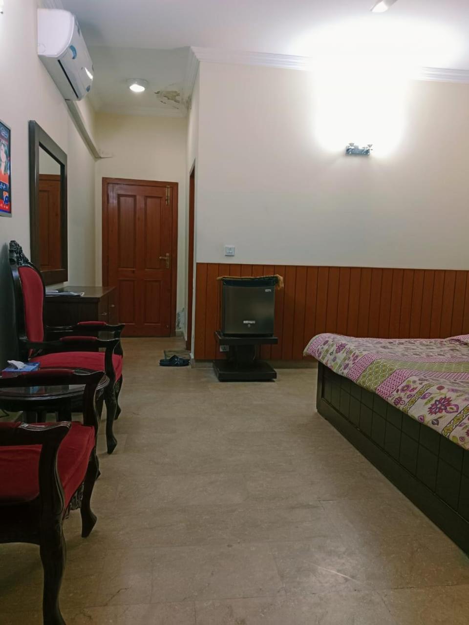 Royal Galaxy Bed & Breakfast Islamabad - For Families Only Экстерьер фото
